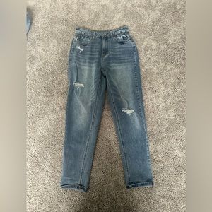 No boundaries. Size 3. Dark wash mom jeans.